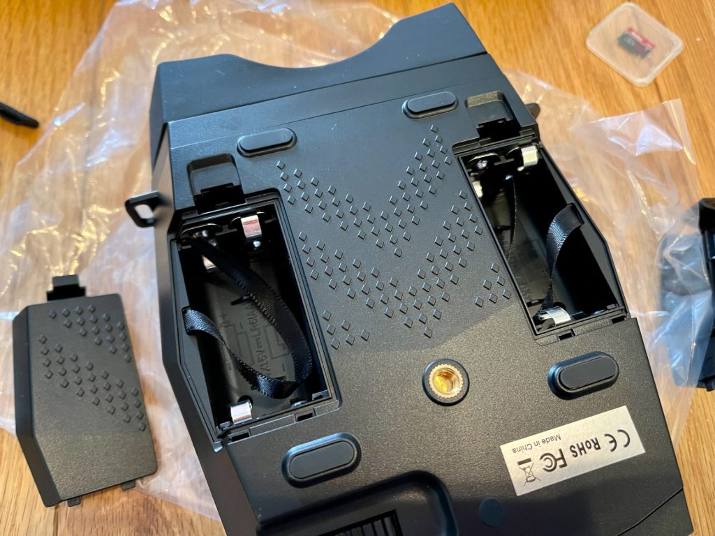 Adding in the 8 batteries ups the weight, but it's still easy to hold.