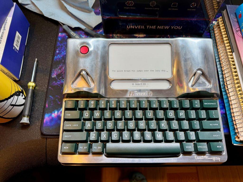 Astrohaus Freewrite Smart Typewriter (Hemingwrite Edition)